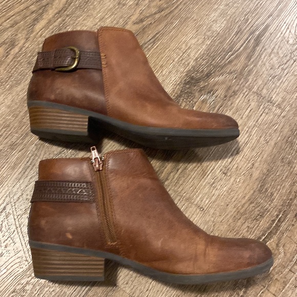 Clarks Booties GUC - Picture 3 of 7